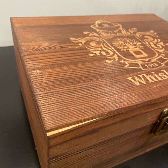 Whiskoff Drink Gift Set w/ Wooden Box - Picture 3 of 13